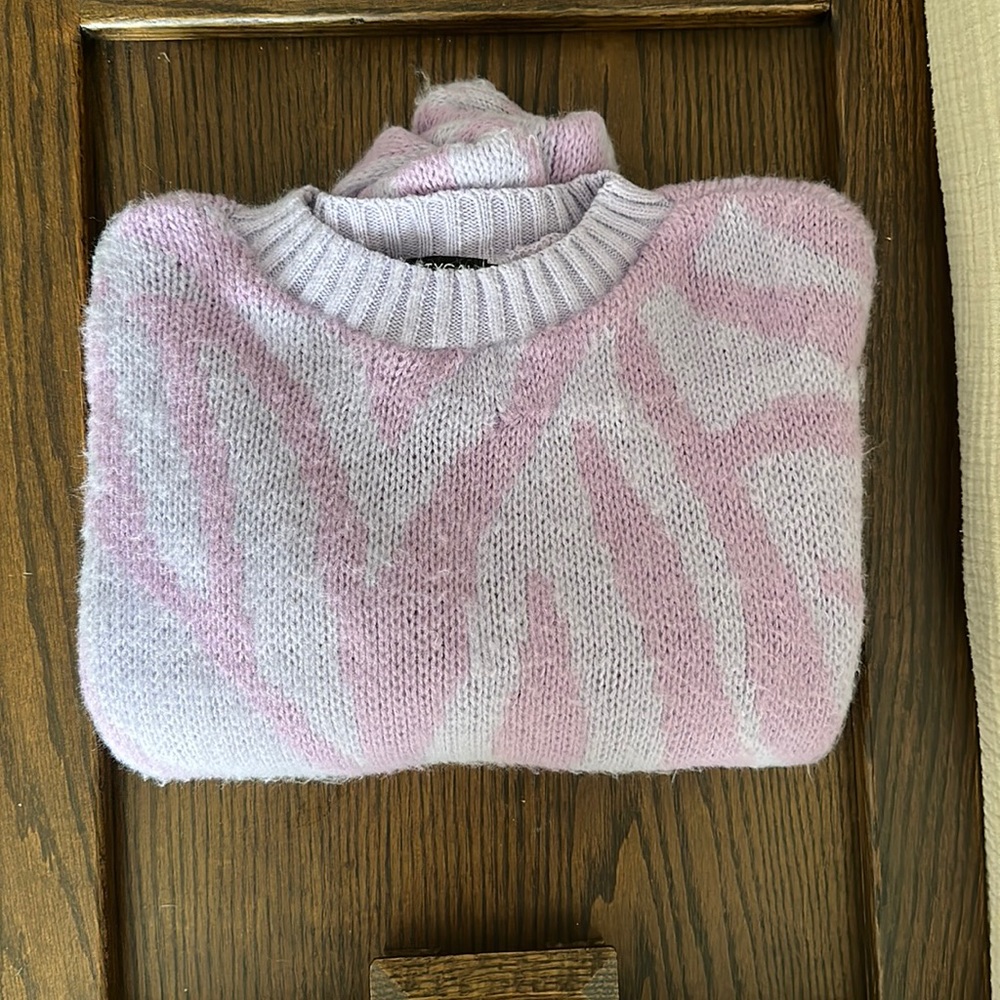 Super soft zebra crewneck